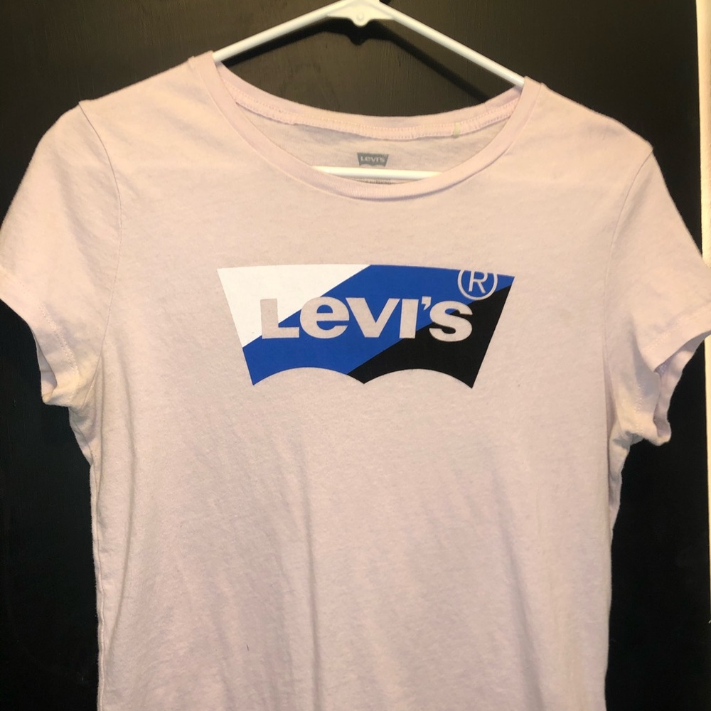 Levi’s logo tee
